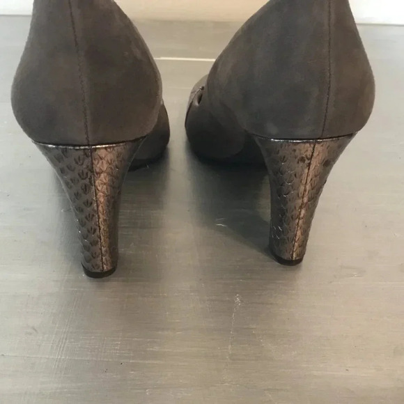 Franco  Sarto Gray Suede Pumps with Pewter Snake Print on Heel and Toe Sz 10 M - Picture 5 of 9